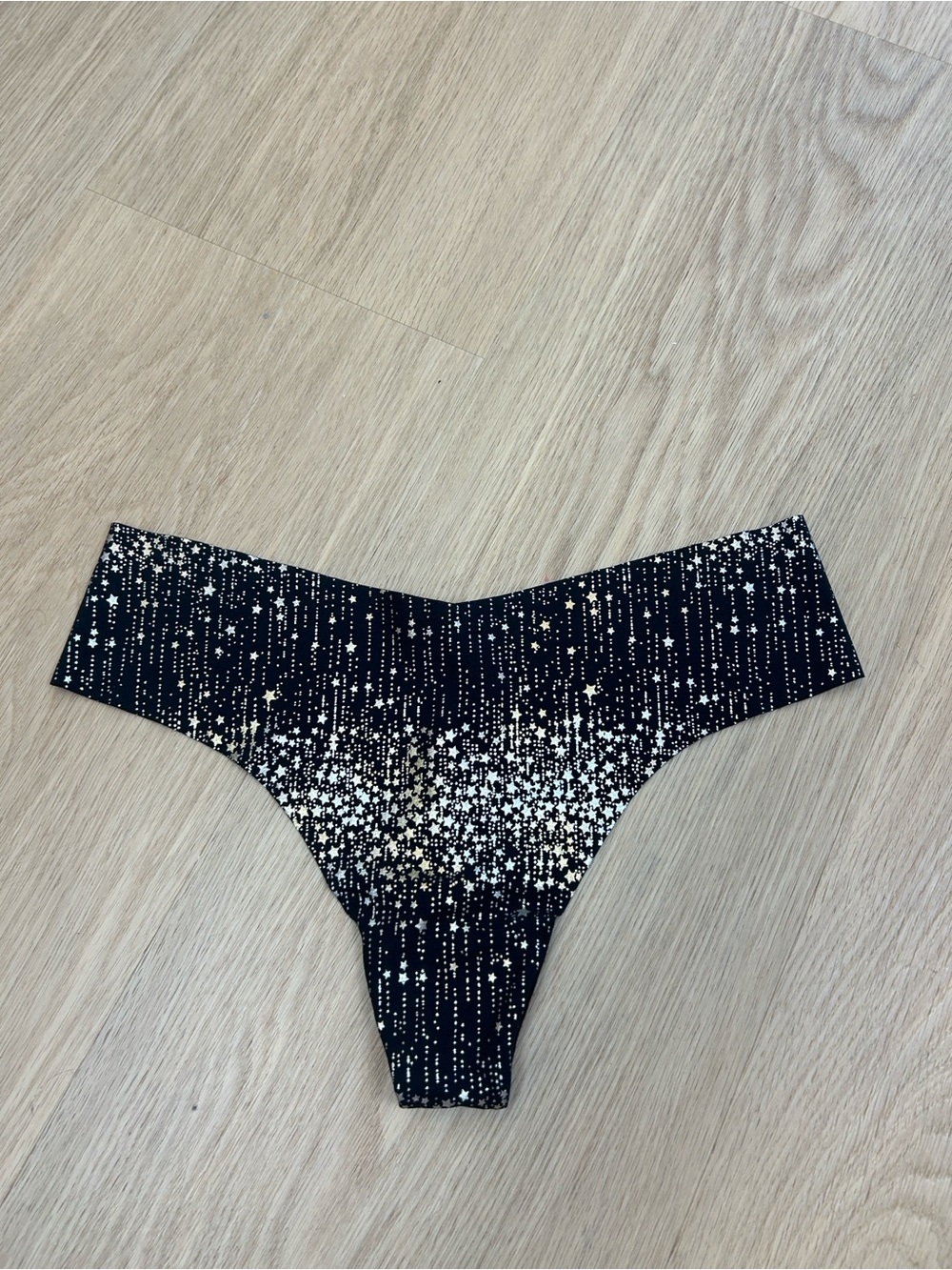 Victoria's Secret No Show Metallic Star Print Thong Panty L